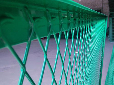 鋼板網(wǎng)護(hù)欄